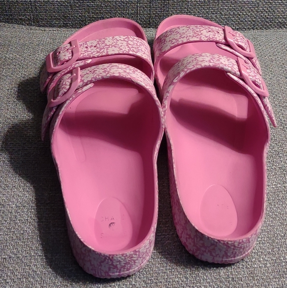 Shade n Shore sandals(9) - Picture 2 of 2